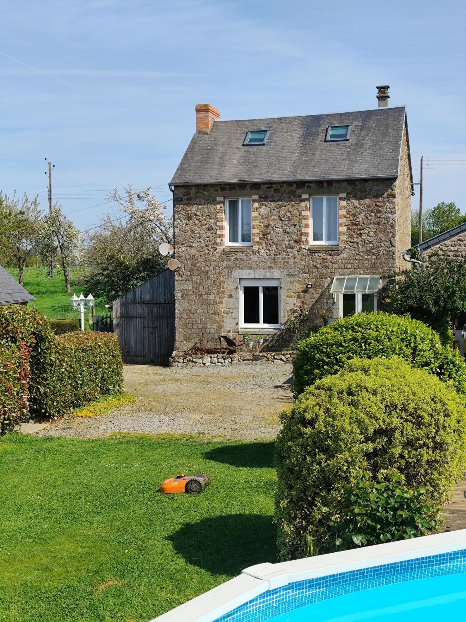Le Jardin B&B Isigny-le-Buat Экстерьер фото