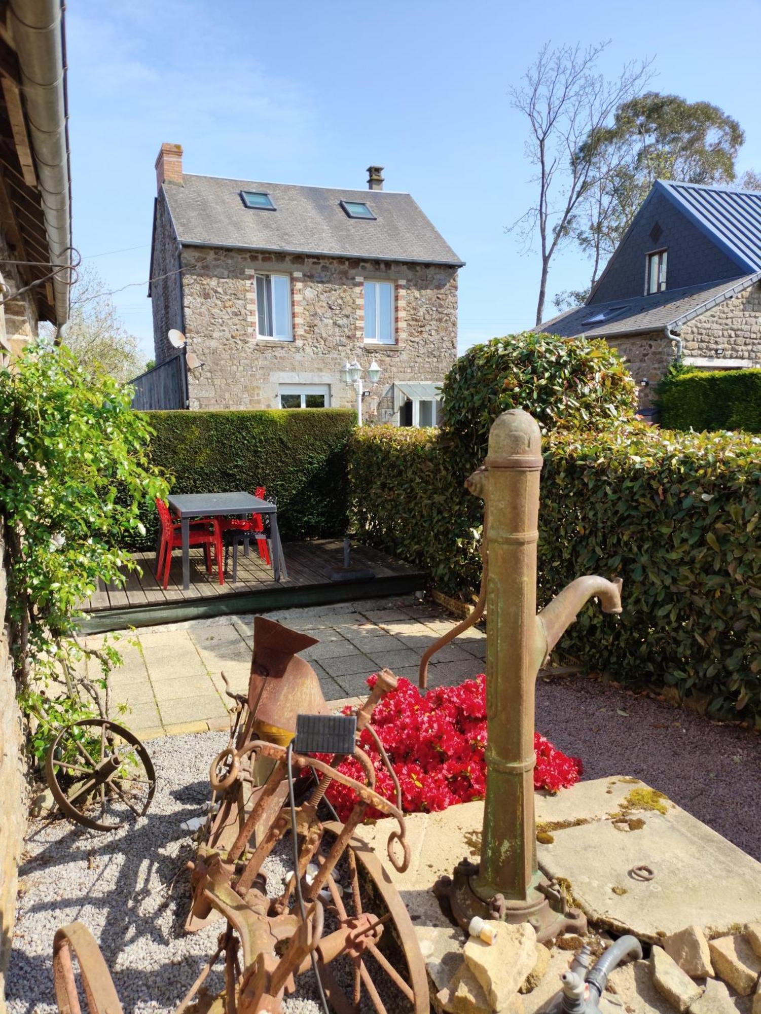 Le Jardin B&B Isigny-le-Buat Экстерьер фото